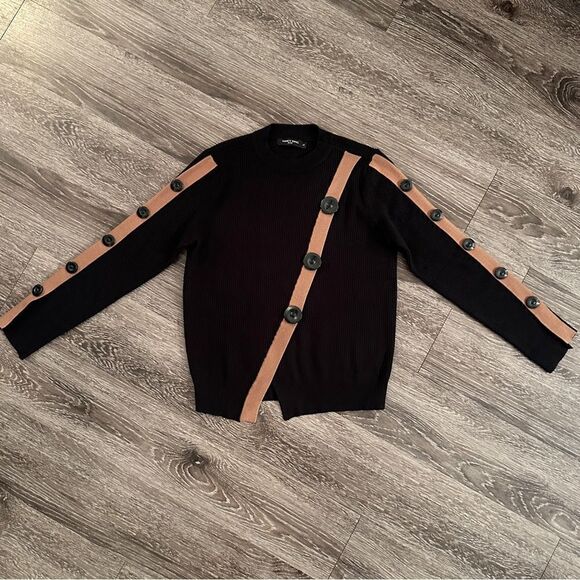 Nancy Yang Sweater - Picture 1 of 9